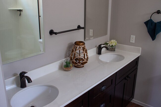 Building Photo - Unfurnished, 1-Year Long-Term Rental
