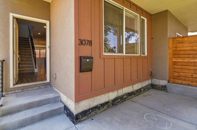 Building Photo - $3,740.95 - 4 bed, 3.5 bath Updated Townhome in Englewood!