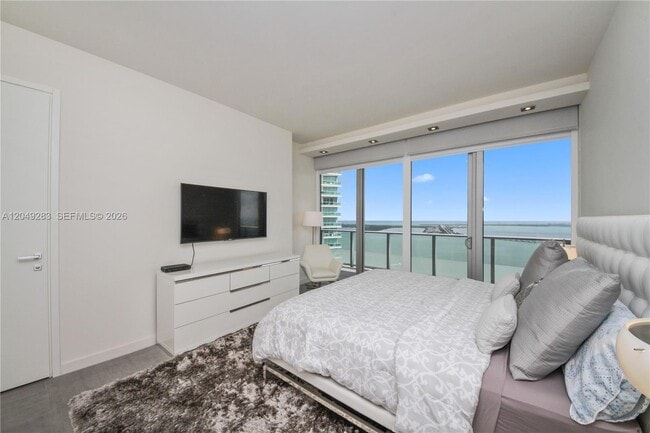 Building Photo - 1300 Brickell Bay Dr