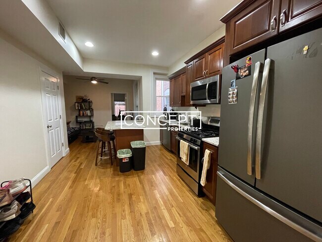 Building Photo - 1027 Tremont St