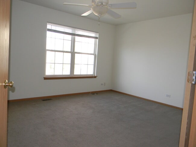 Building Photo - 1542 Sauganash Ct