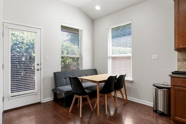 Building Photo - 9925 Milla Cir