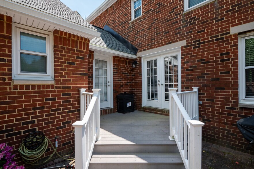 Building Photo - 338 W Olney Rd