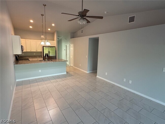Building Photo - 3536 SW 17th Ave