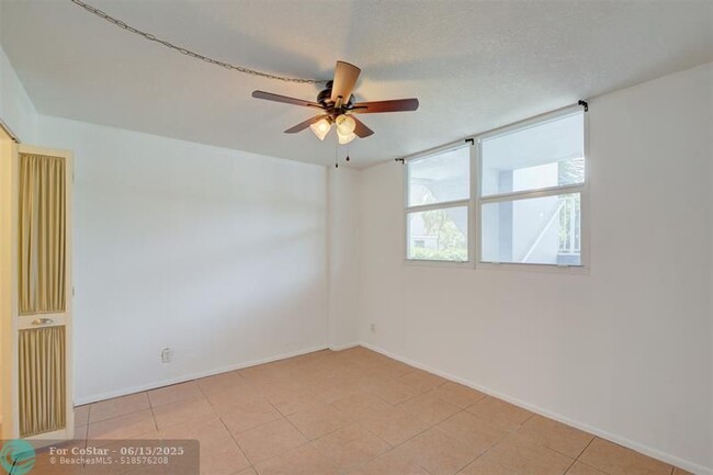 Building Photo - 113 Royal Pk Dr