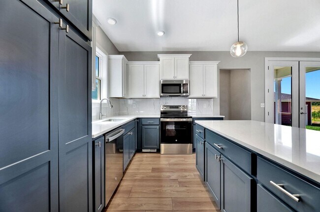 Building Photo - Victorian Charm Meets Modern Living in Mai...