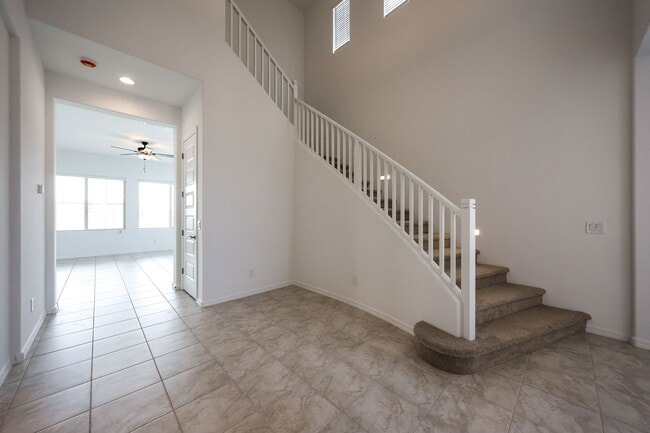 Building Photo - 3 Bedroom + Den and Loft in Aloravita Community