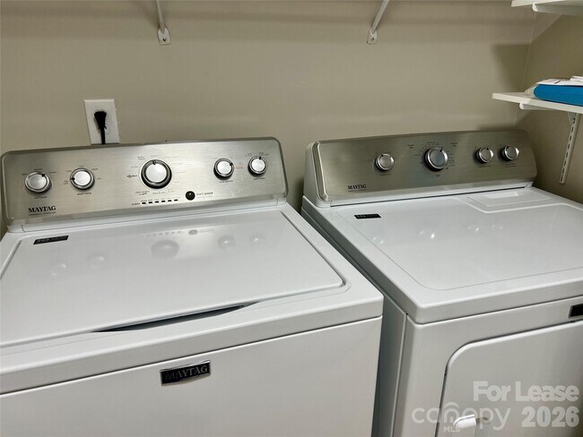 Building Photo - 751 Southwest Dr