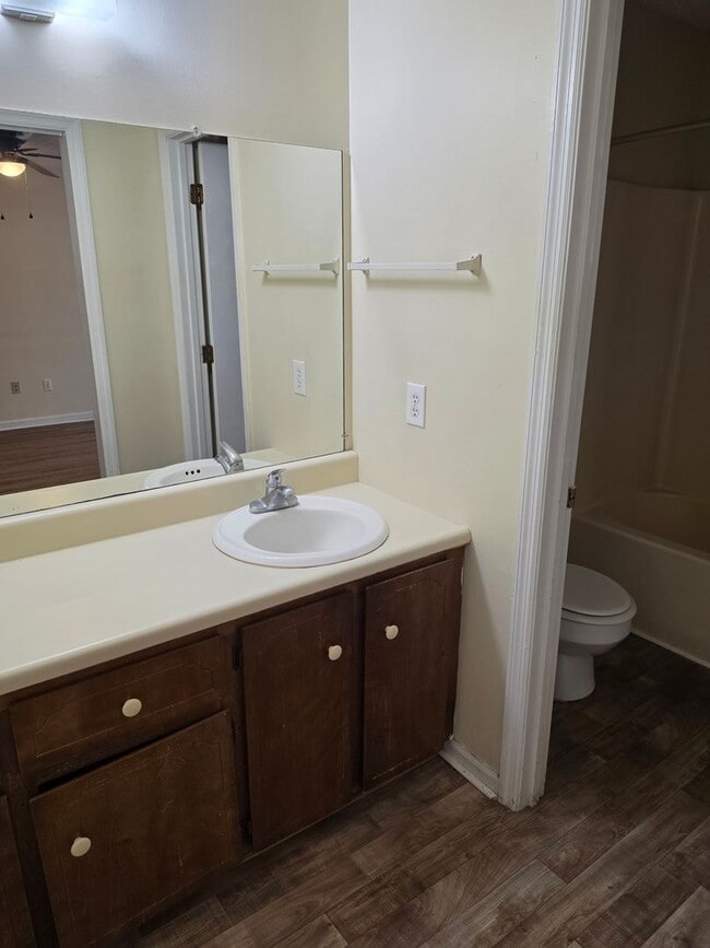 Building Photo - 620 Honey Ridge Ln