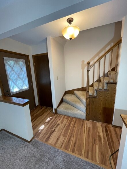 Building Photo - 611 Saint Johns Dr