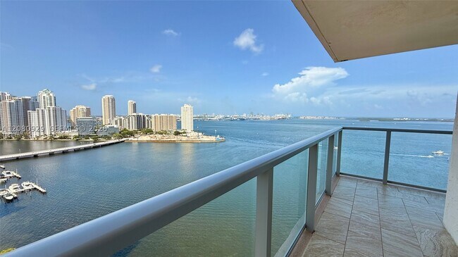 Building Photo - 1155 Brickell Bay Dr