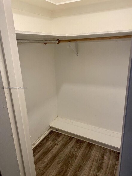 walking closet - 719 Euclid Ave