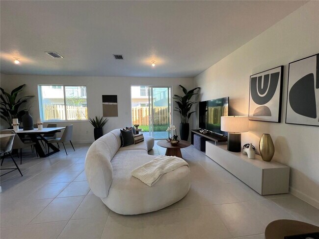 Primary Photo - 651 SE 14th Ct