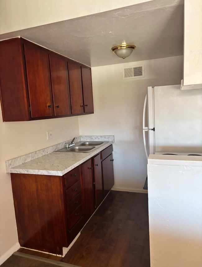 Building Photo - 190 Las Flores