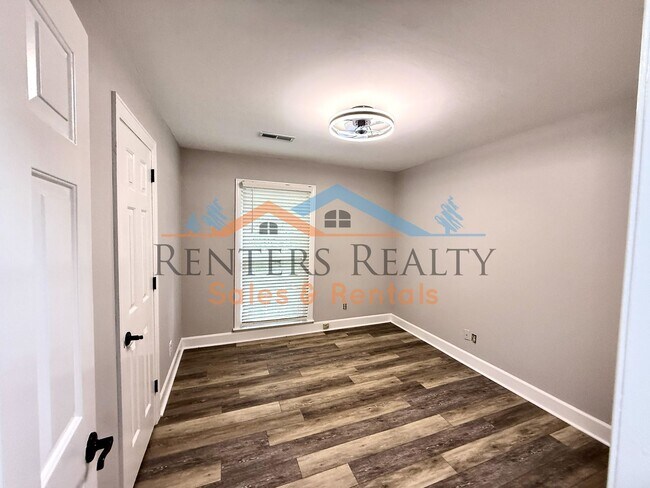 Building Photo - 2 Bedroom Condo on Chapman Mountain