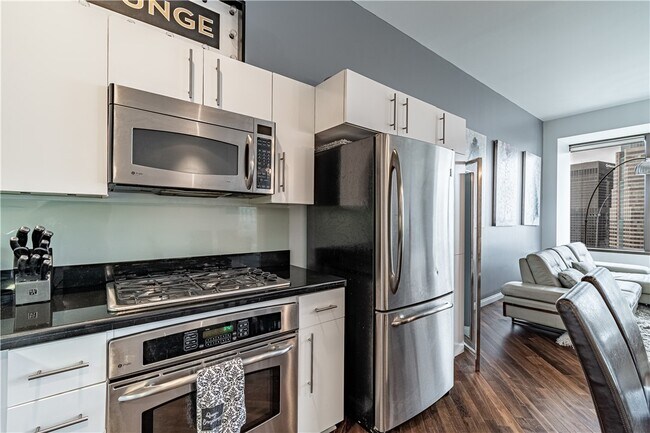 Building Photo - 1100 Wilshire Blvd