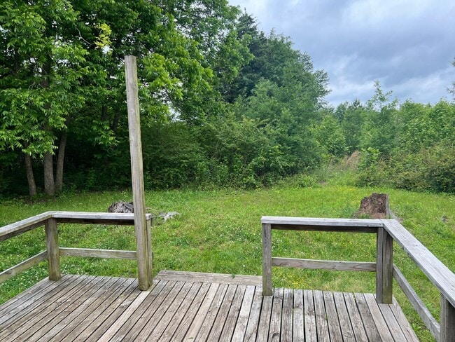 Building Photo - 2 Bed 1 Bath Home