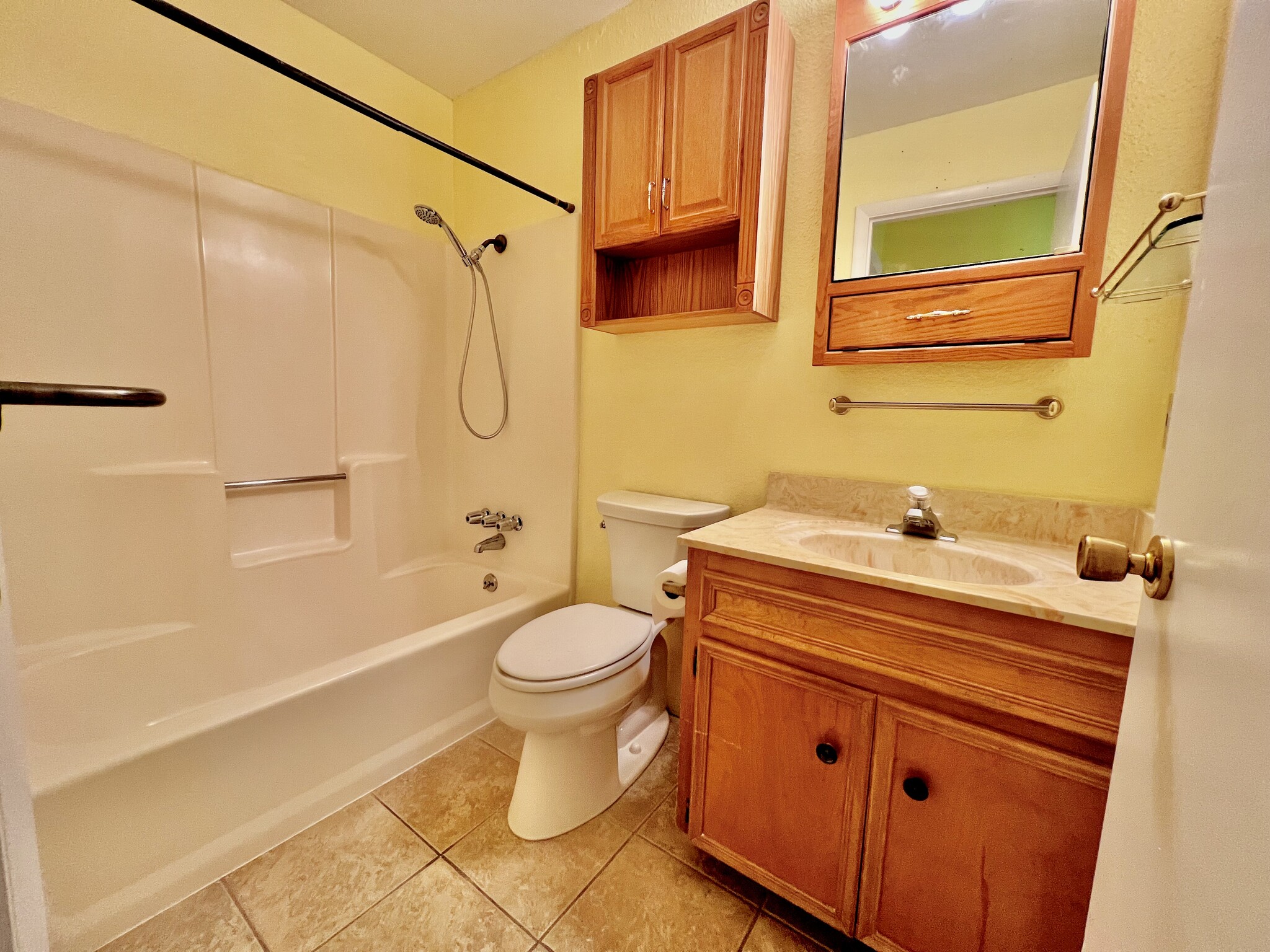 Hallway bathroom - 918 Fieldwood Dr