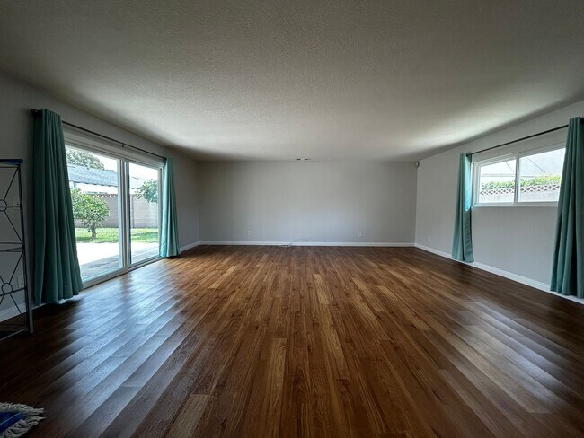 Building Photo - Beautifully Remodeled 3-Bedroom Home for Lease in a Highly Desirable Neighborhood