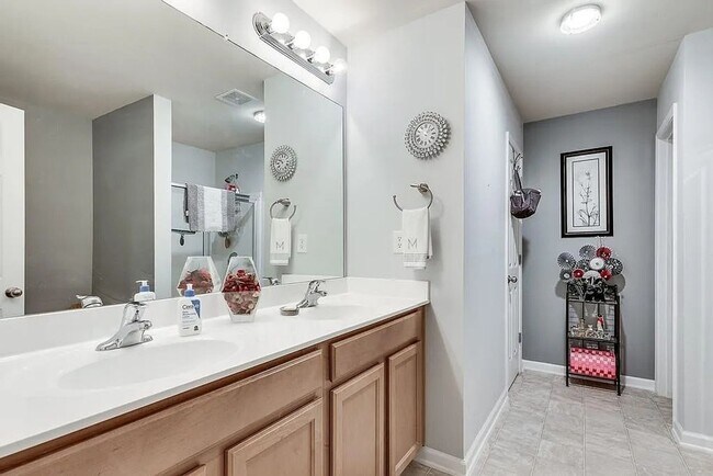 Building Photo - Cozy & Spacious 3BR Townhome in Atlanta