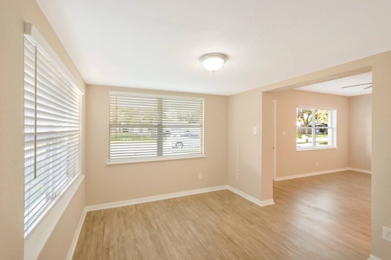 Building Photo - 27296 Sunnybrook Rd