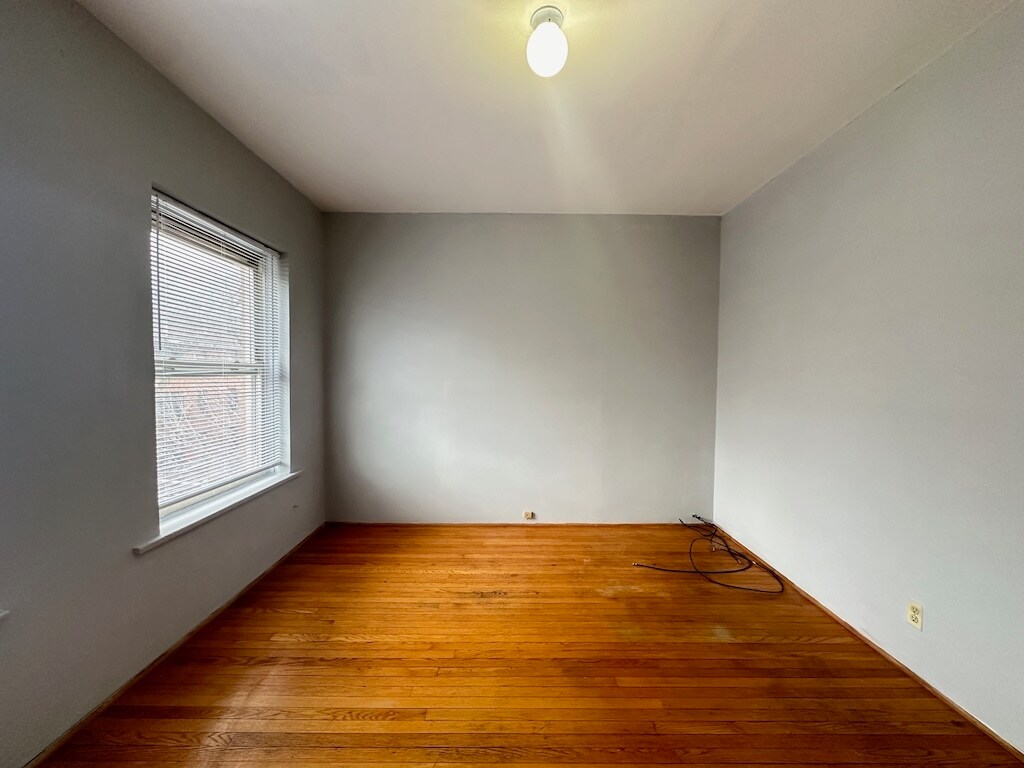 Building Photo - 1212 W Thorndale Ave