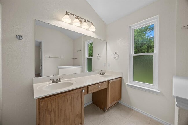 Building Photo - 1617 Abbey Ln