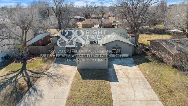 Building Photo - *COMING 7/9/2026!*  Beautiful 3 Bed/2 Bath Duplex Less Than 1 Mile from Campus!