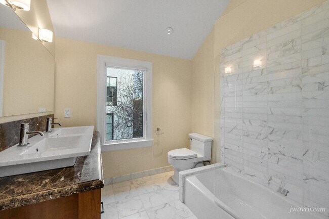 Building Photo - 19 Wilmot St