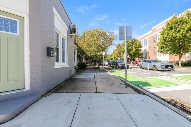 Building Photo - 344 N Lime St