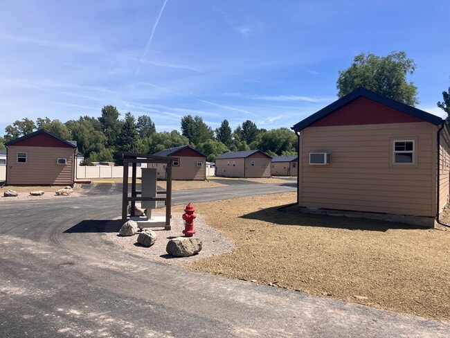 Building Photo - 111 E Cottonwood Dr