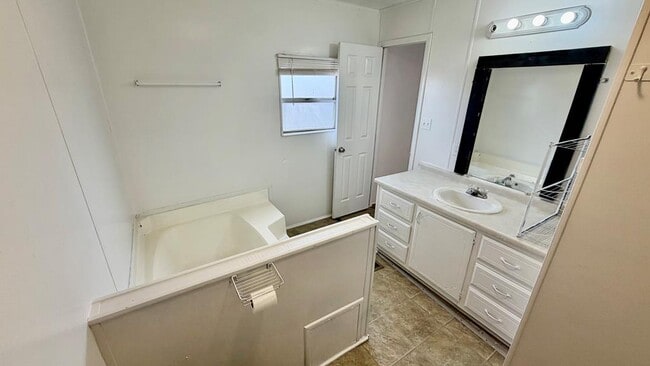 Building Photo - 3544 W 15th St