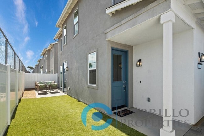 Building Photo - Brand New 3bd/3ba Home with Private Yard a...