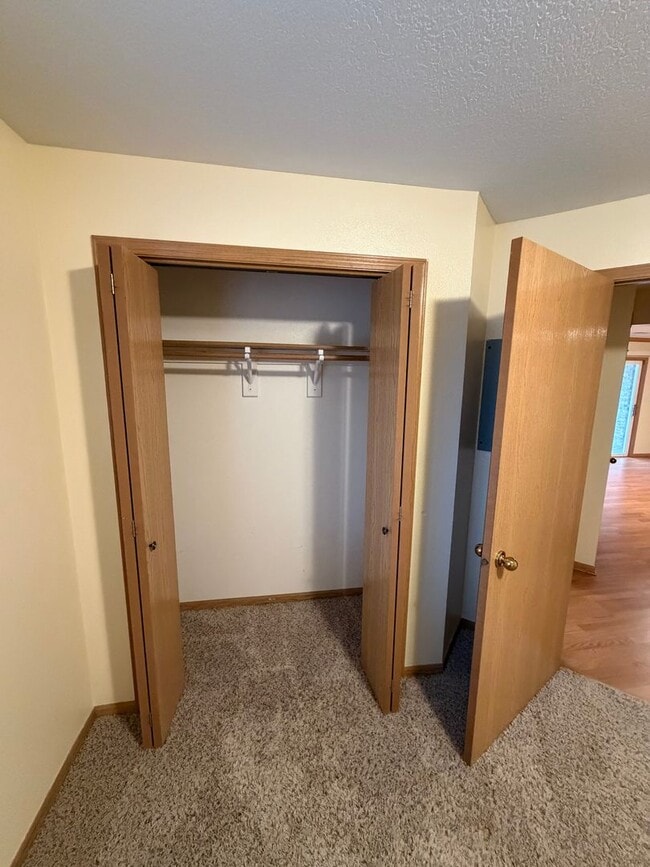 Building Photo - Condo For Rent!