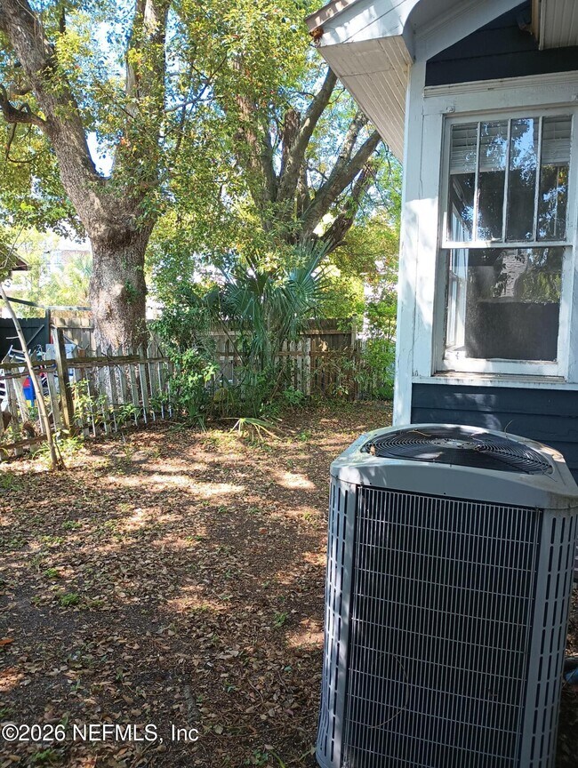 Building Photo - 2566 Haldumar Terrace