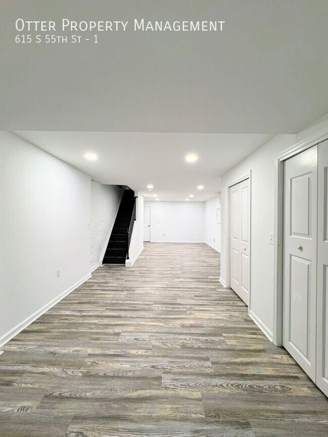 Building Photo - 615 S 55th St