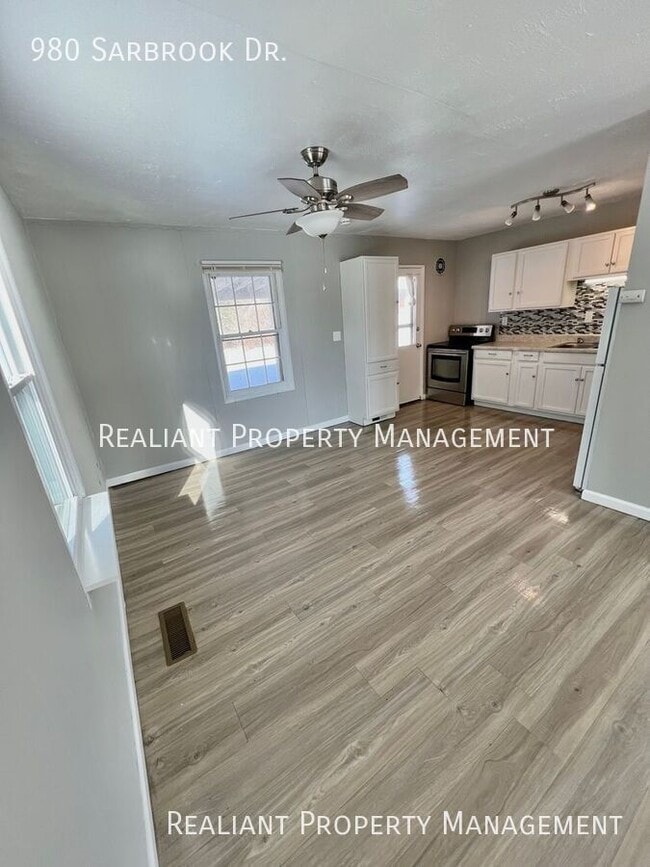 Building Photo - 980 Sarbrook Dr