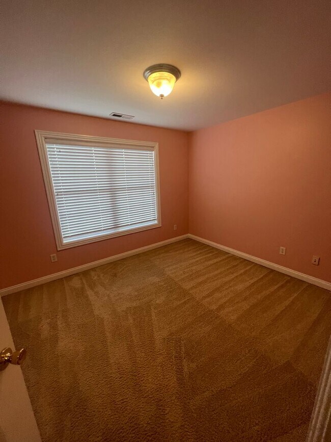 Building Photo - 4 Bedroom, 3 Bath House *Inground Pool*