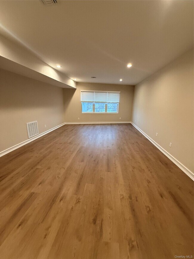 Building Photo - 122 Greenwich Ave