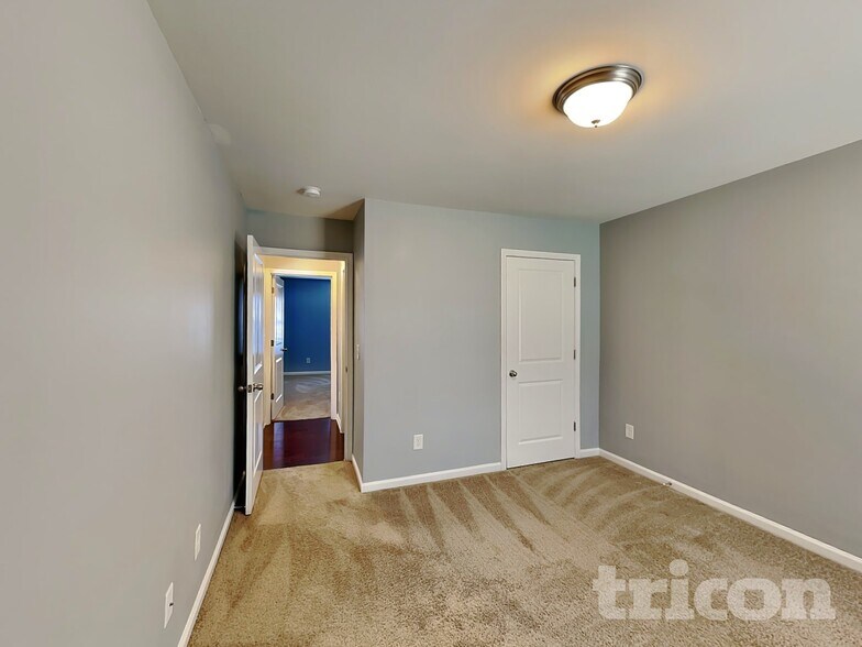 Building Photo - 474 Finch Ln