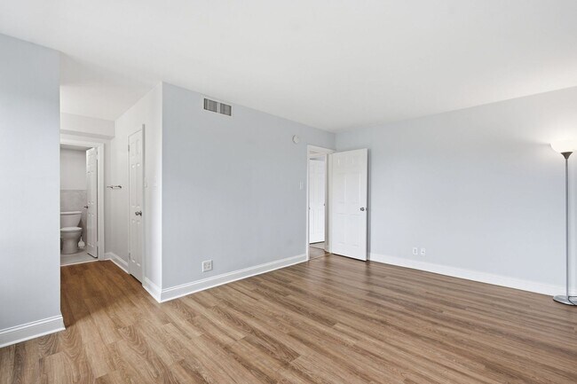 Building Photo - 8315 N Brook Ln