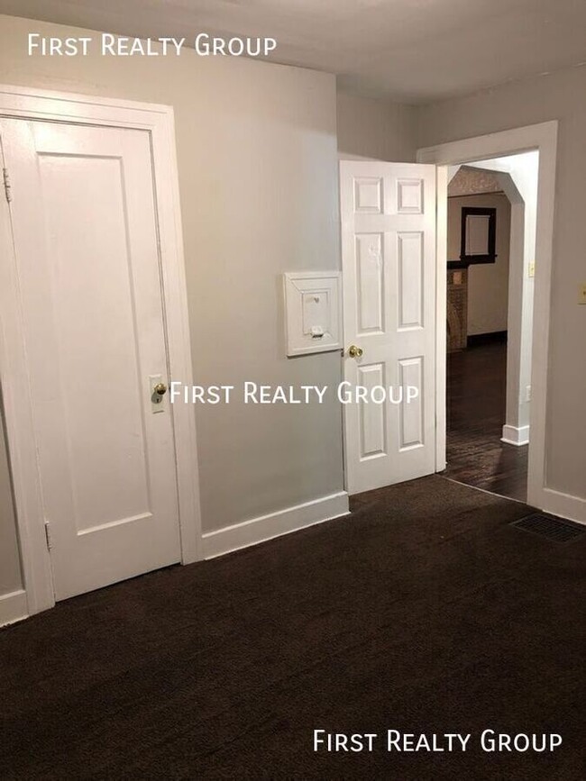 Building Photo - Holiday Move in Special, $100 off 1st mont...