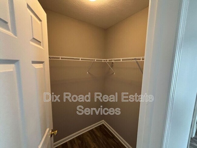 Building Photo - 209 Wexford Dr