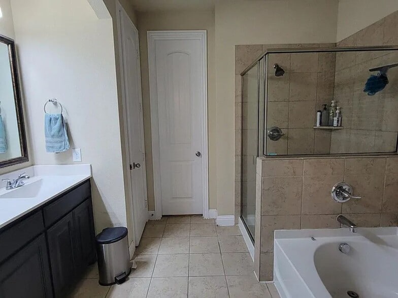 Building Photo - 1011 Nail Ln