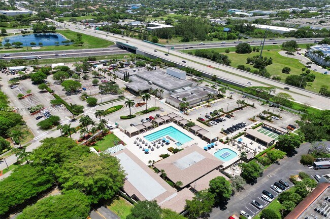 Building Photo - 3001 Portofino Isle