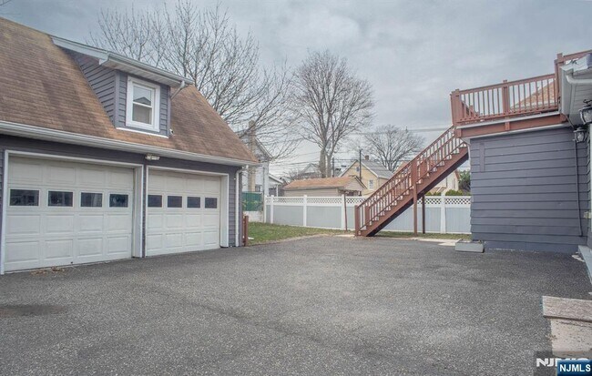 Building Photo - 94 Liberty St