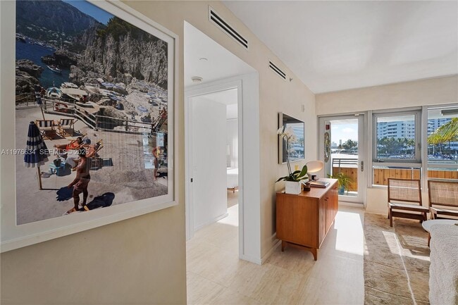 Building Photo - 1491 Lincoln Terrace