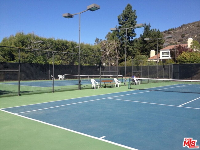 Building Photo - 17230 Avenida de la Herradura