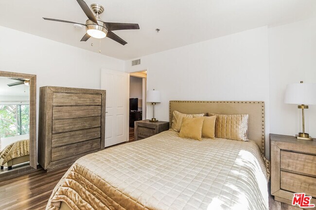 Building Photo - 4501 Cedros Ave