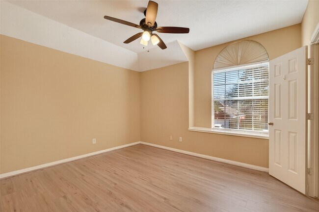 Building Photo - 910 Norfolk Dr